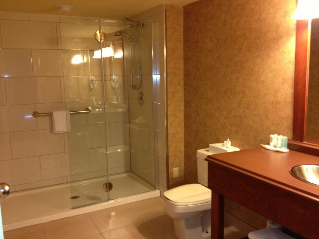Quality Inn & Suites Bay Front Sault Sainte Marie Esterno foto