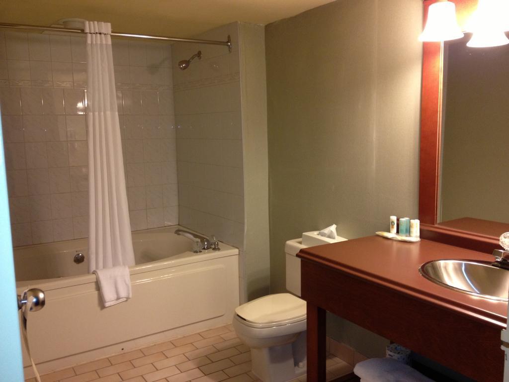 Quality Inn & Suites Bay Front Sault Sainte Marie Esterno foto