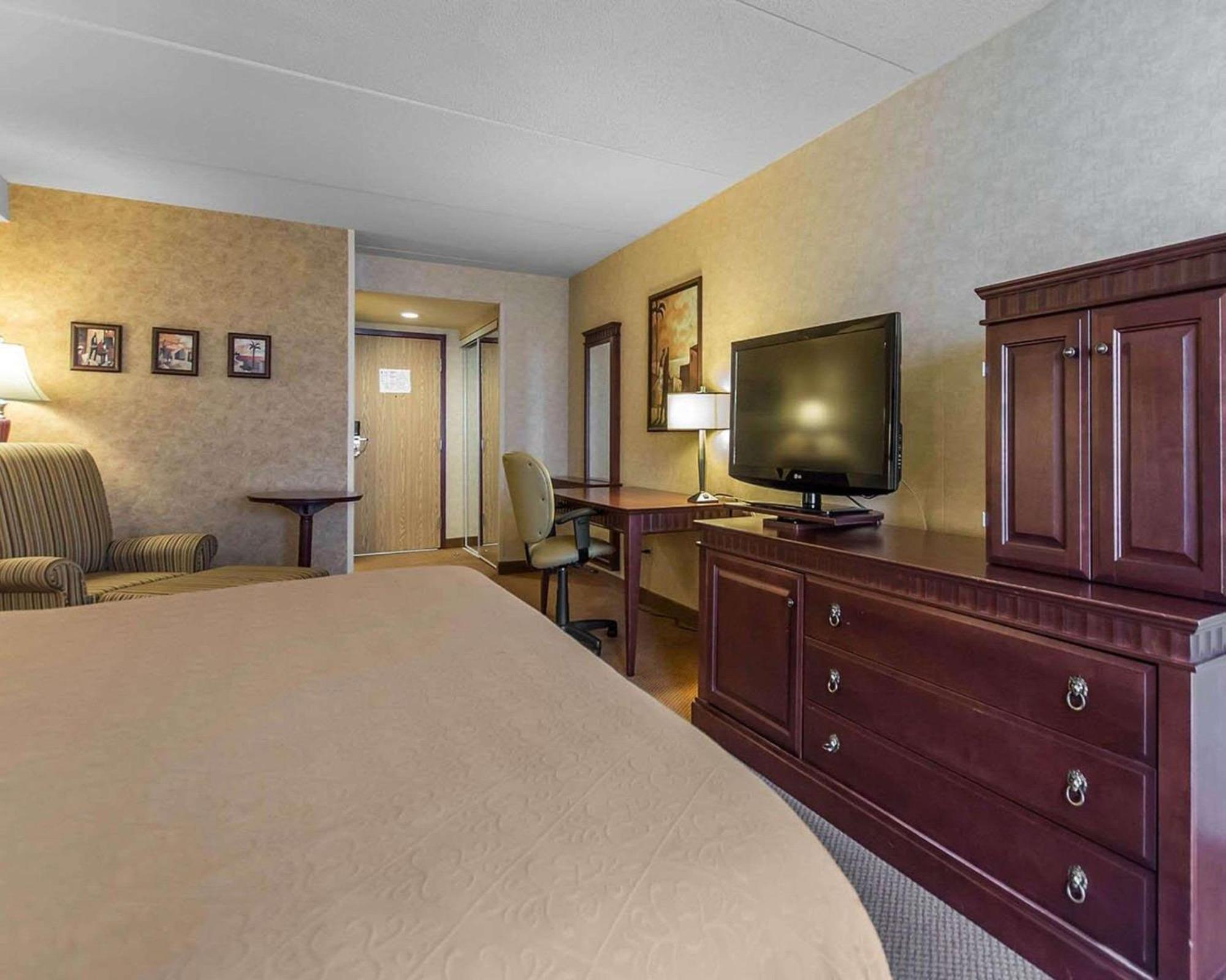 Quality Inn & Suites Bay Front Sault Sainte Marie Esterno foto